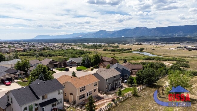 Building Photo - Beautiful home with 4 BR, 3.5 BA, 2 CAR wi...