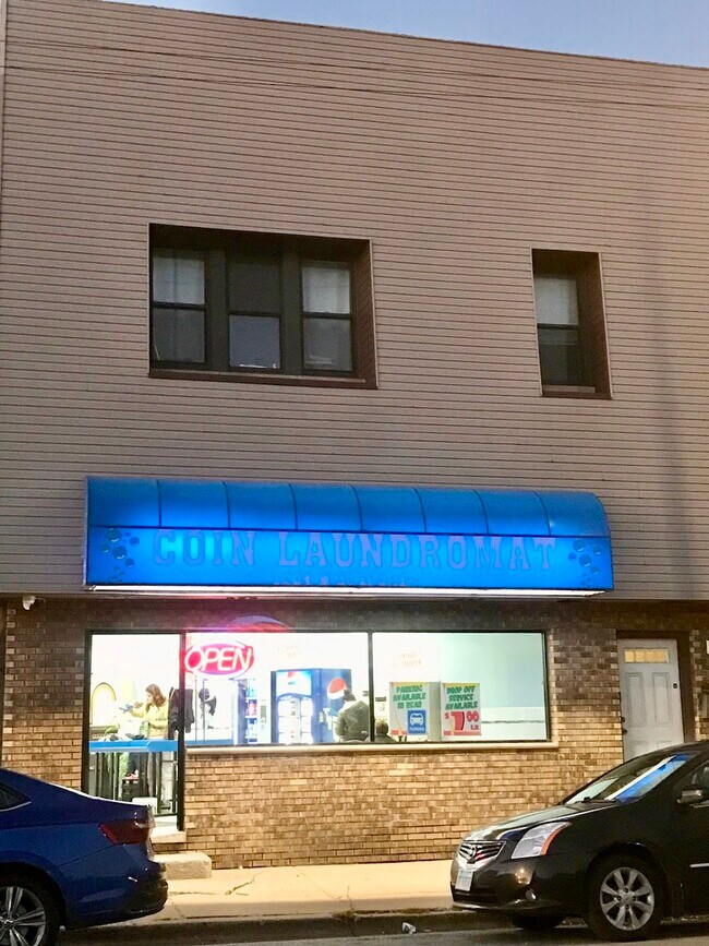 Foto del edificio - 1315 W 31st St