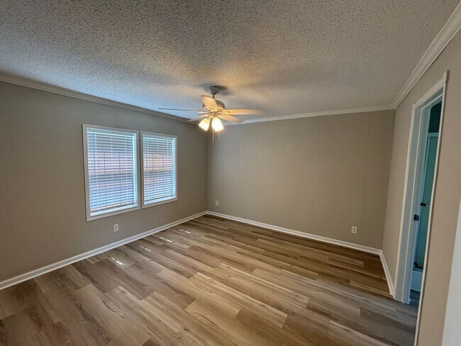 Foto del edificio - 1642 Oakwood Rd
