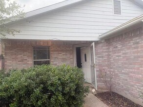 Building Photo - 207 Mesa Dr