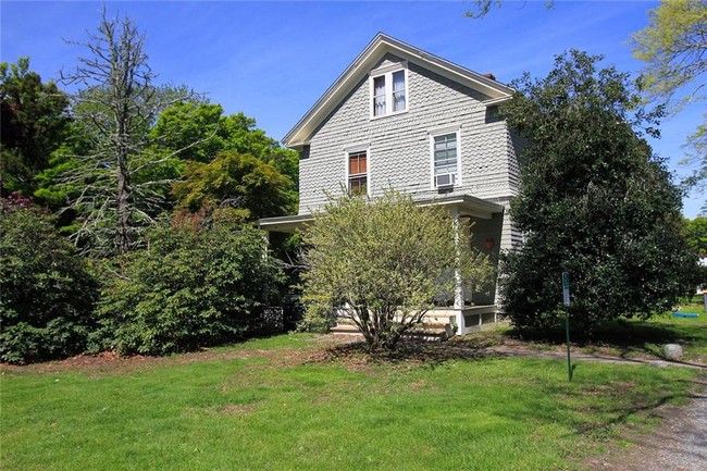 Building Photo - 1286 E Main Rd