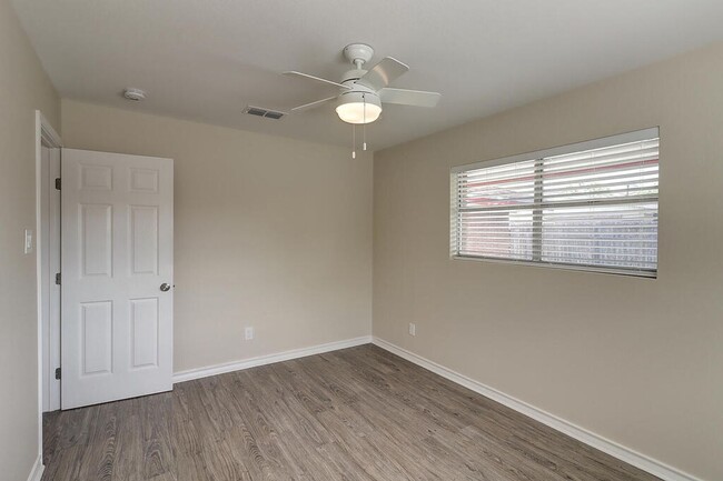 Building Photo - 1106 Bradshaw Dr