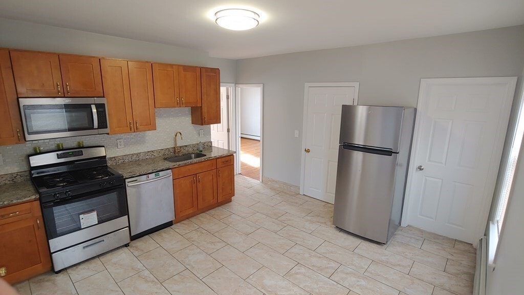 316 Medford St Unit 2, Malden, MA 02148 Room for Rent in Malden, MA