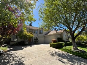 Building Photo - 127 Rassani Dr