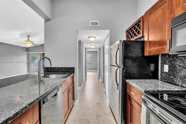 Foto del edificio - 2881 N Oakland Forest Dr