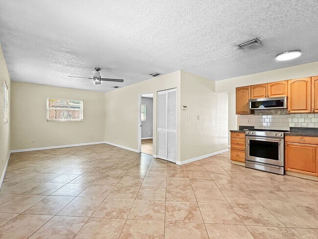 Foto del edificio - Move-In Ready Pool Home in Gem Village – Coastal Retreat with Modern Updates  - 2bed|1 bath