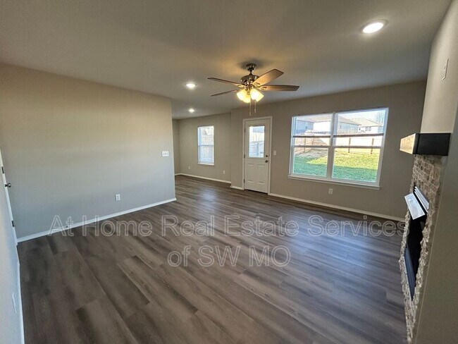 Foto del edificio - 707 E Daniels St