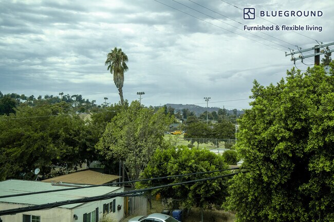 Foto del edificio - 1901 Blake Ave