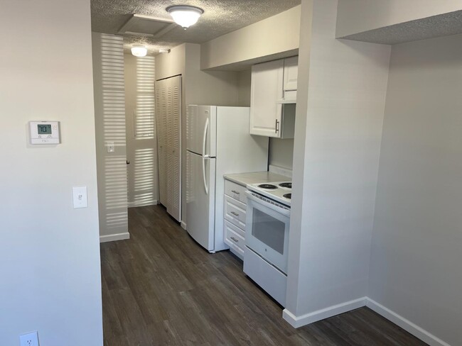 Building Photo - 147 Blocksom St