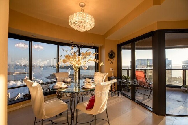 Foto del edificio - 100 Harbor Dr