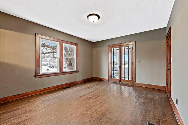 Building Photo - 544 S Schuyler Ave