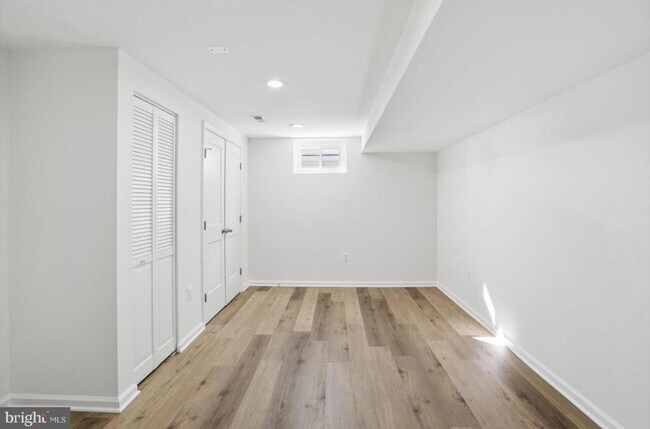 Foto del edificio - 36 Mapledale Ave