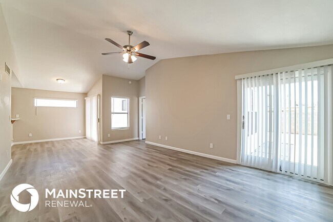 Foto del edificio - 4010 N 88th Ave