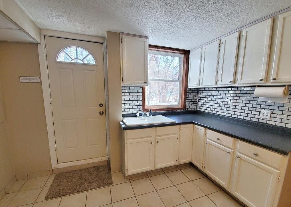 Primary Photo - 1651 Dakota Ave S