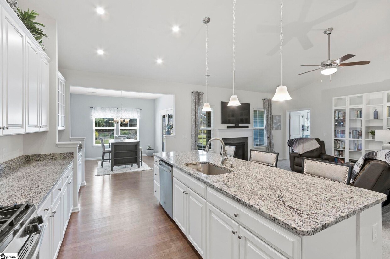 Foto principal - 526 Bucklebury Rd