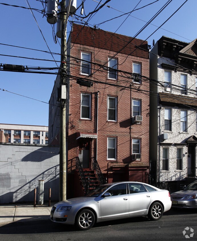 Building Photo - 309 Madison St