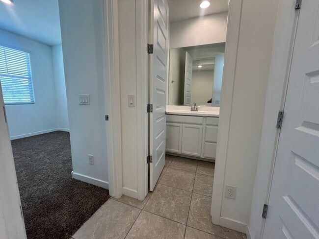 Building Photo - $400 MOVE-IN SPECIAL - 2500 Sq. Ft.!!