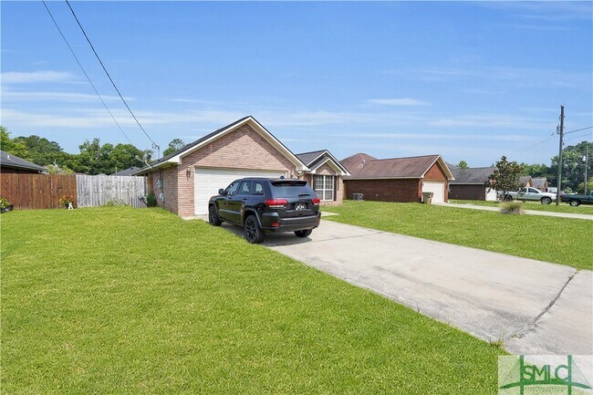Building Photo - 105 Gloucester Dr