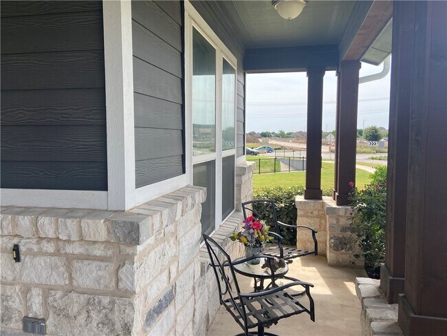 Building Photo - 6008 Baythorne