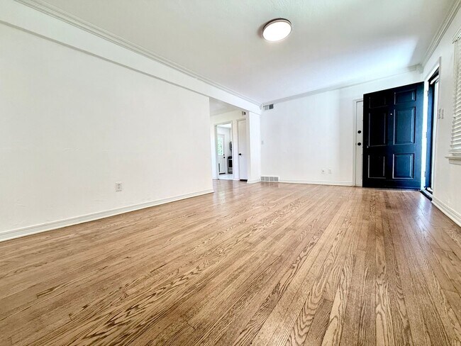 Building Photo - Beautiful 3BD 1BA Home in Edgemere Terrace!!!
