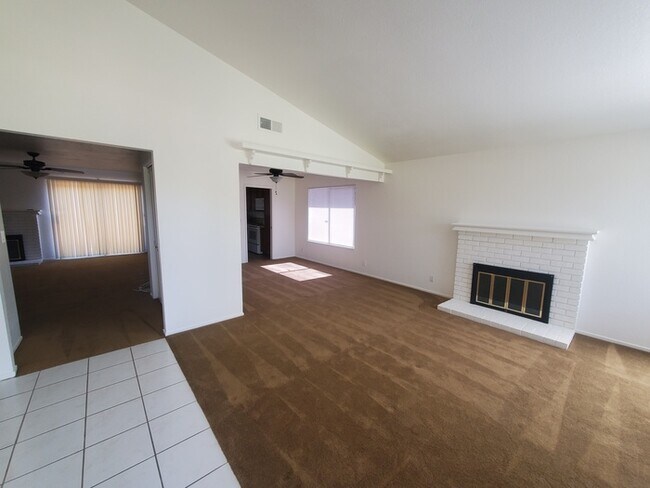 Building Photo - 735 Clay Ct