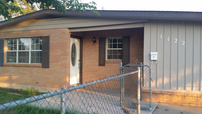 Building Photo - For Lease - 1122 E 44th - Odessa, TX