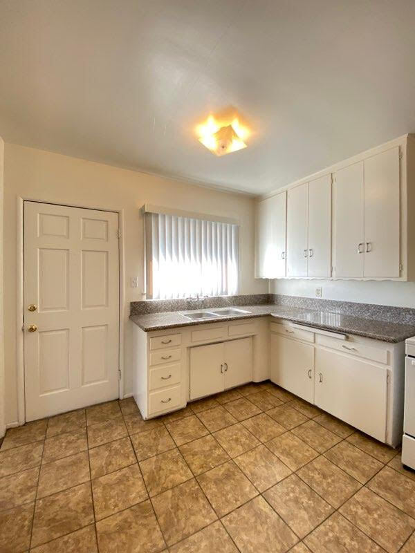 Building Photo - 5623 Satsuma Ave