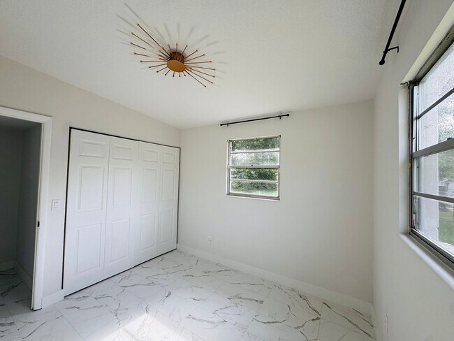 Foto del edificio - 2234 Firestone Rd
