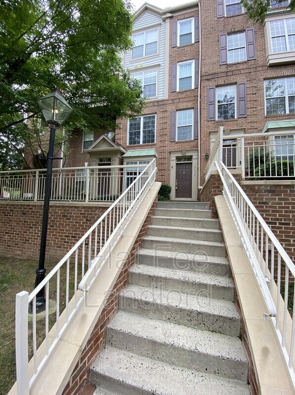 Primary Photo - 10353 Sager Ave