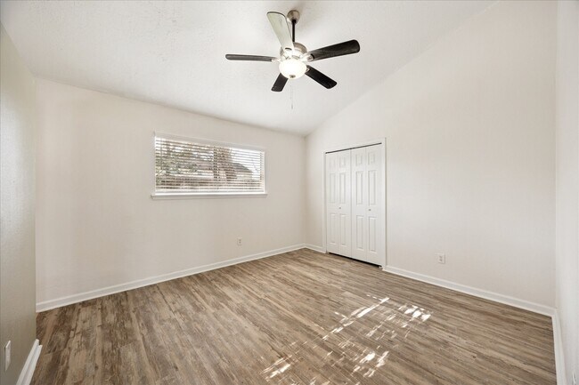 Foto del edificio - 17138 Barcelona Dr