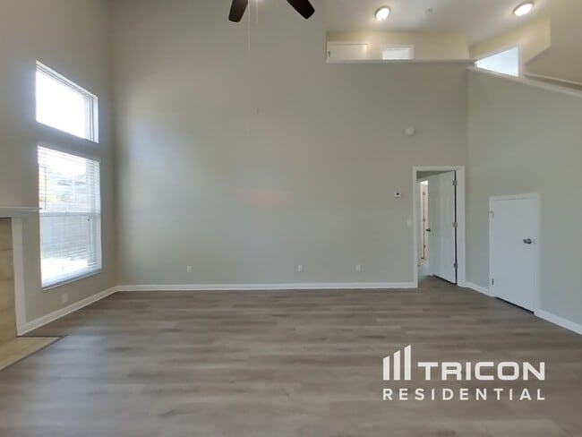 Building Photo - 1360 Holly Glen Run
