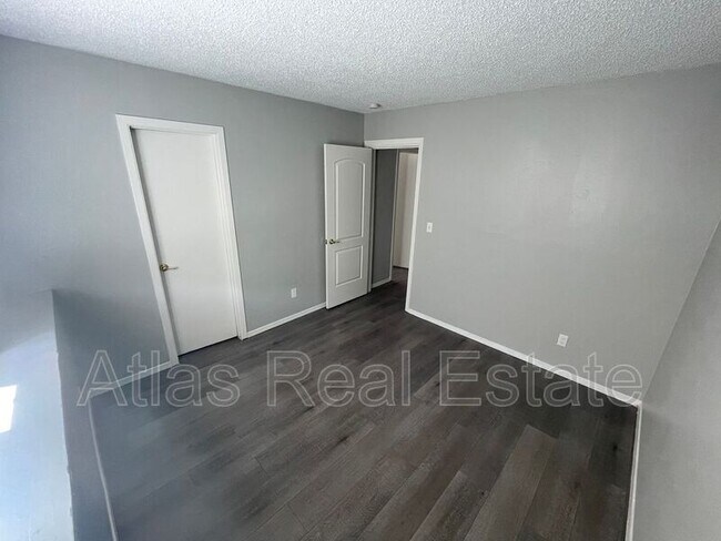 Foto del edificio - 5539 Bonita Village Rd