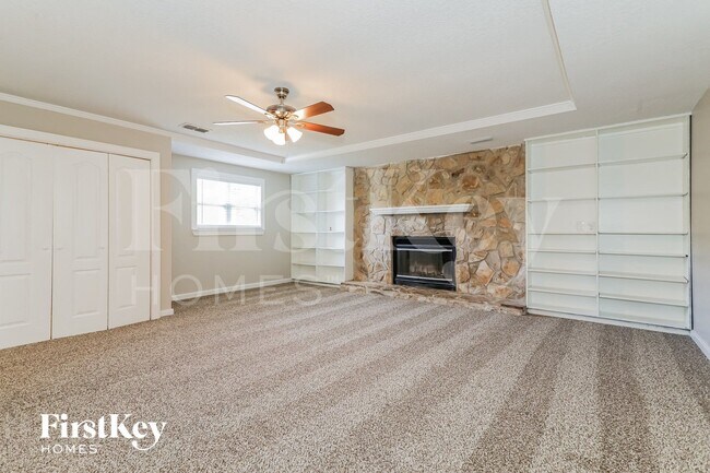 Foto del edificio - 5323 Thoroughbred Blvd