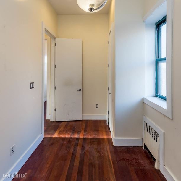 Building Photo - 126 Grattan St