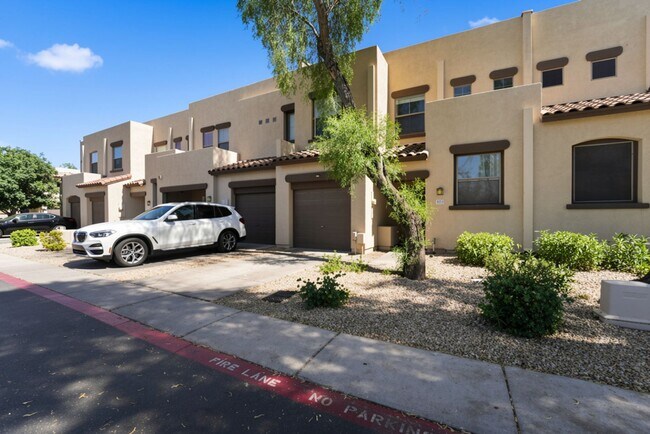 Foto del edificio - Prime Tempe Location! 3 Bed Townhome w/ Private Patio & Garage