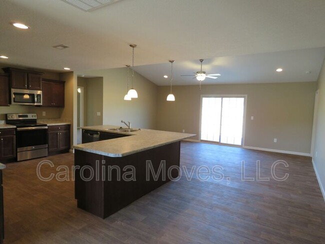 Building Photo - 454 Peaksview Dr