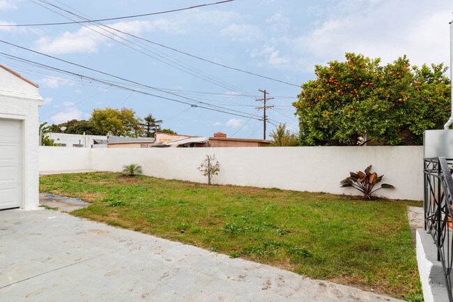 Building Photo - 7407 Dalton Ave