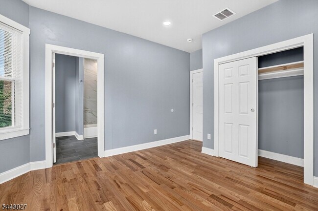 Building Photo - 882 S 14th St