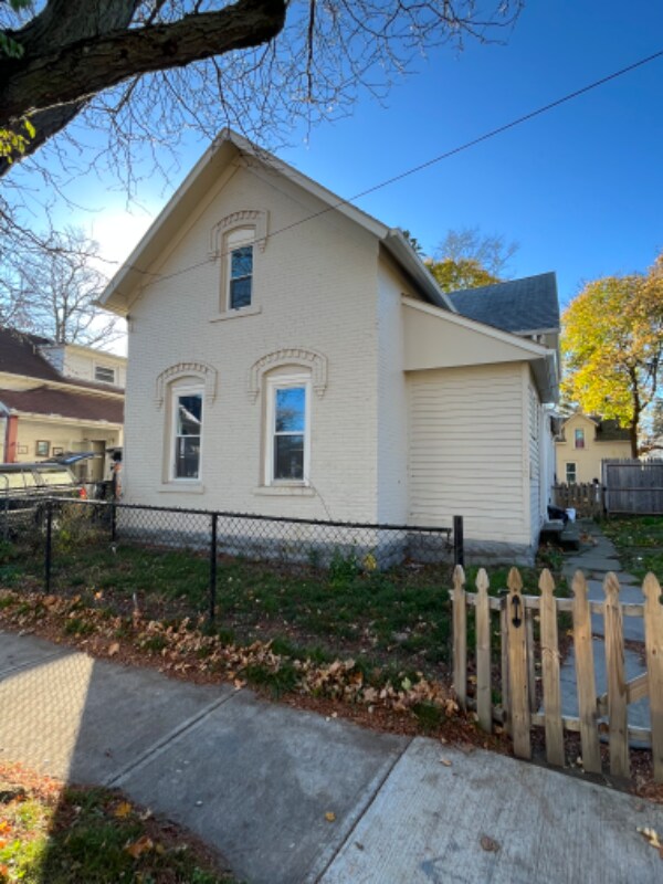 3168 W 50th St Unit 1, Cleveland, OH 44102 Room for Rent in Cleveland