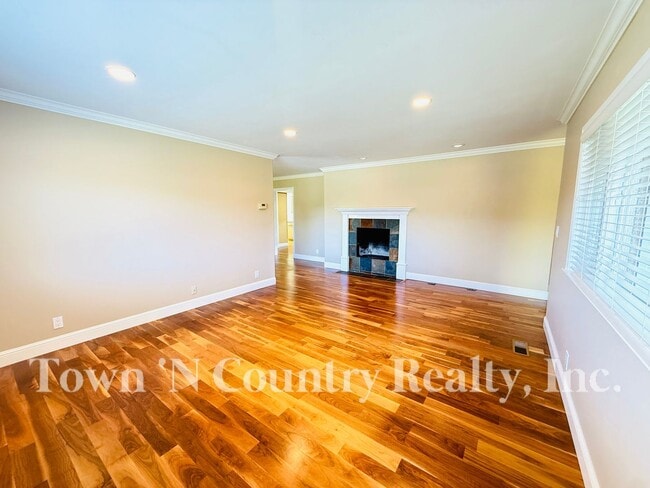 Building Photo - 22369 Ferdinand Ct