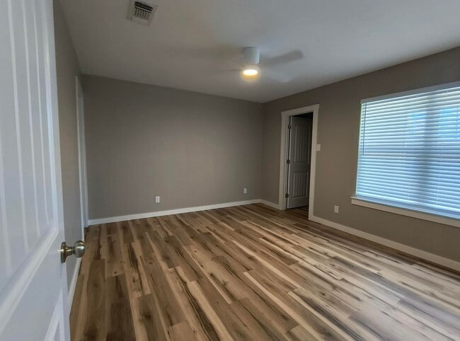 Building Photo - Beautiful 3 Bed, 2 Bath Home – Fully Renov...