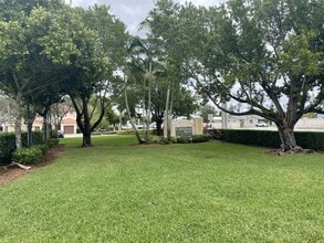 Building Photo - 8835 S Isles Cir