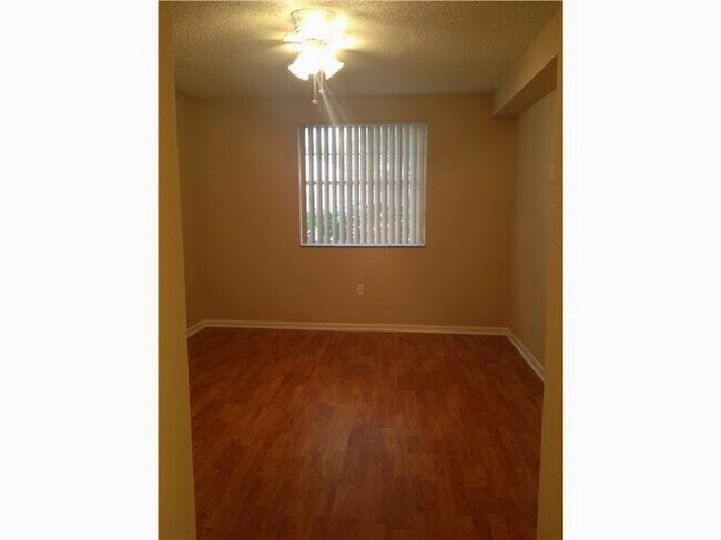 Building Photo - 2831 N Oakland Forest Dr