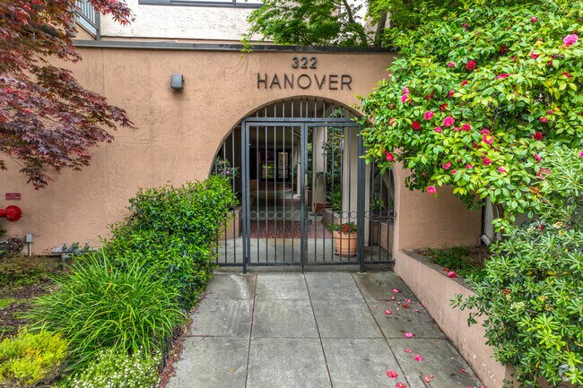 Entrada del edificio - 322 Hanover Ave Condominiums