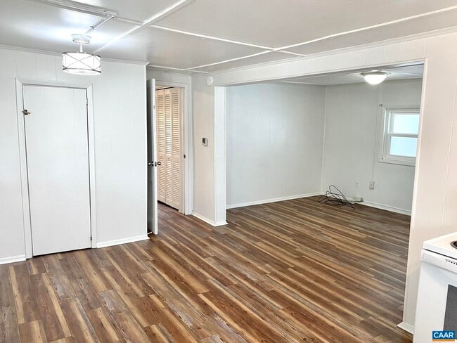 Building Photo - 520 Pine Ave