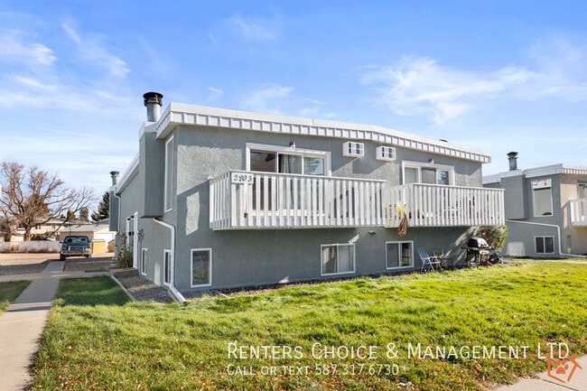 Building Photo - Completely Reno'd, Pet Friendly Townhouse ...