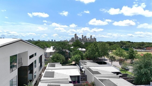 Building Photo - 2612 W 12th St