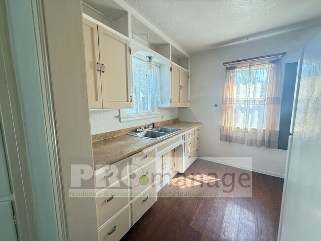 Foto del edificio - 1365 Scott Pl