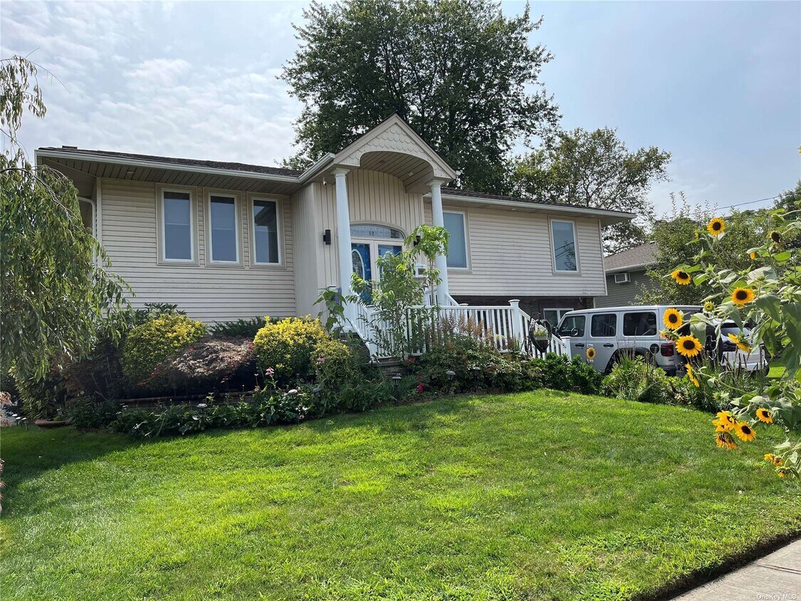12 Reed Dr, Deer Park, NY 11729 House Rental in Deer Park, NY
