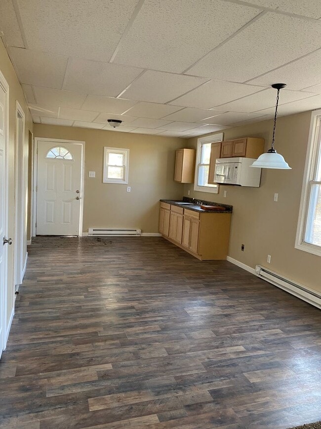 Building Photo - 2 bedroom single family home ready now